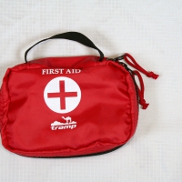 Tramp аптечка First Aid S (красный) (TRA-144) - Оптовые поставки. Производсво. Комплексное снабжение учебных заведений. 